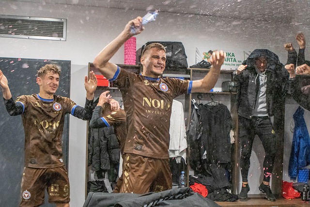 另一邊則是 另一邊則是